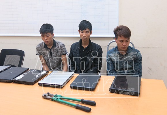 “Làm thân” với chó rồi mới “vác” kìm cắt khóa trộm cắp ảnh 1