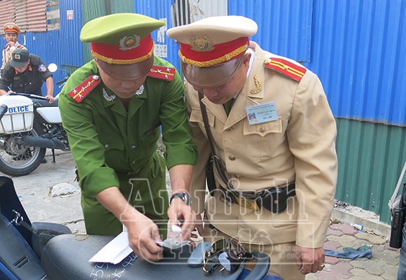 Giấu cả cục ma túy trong tay áo vẫn không qua mặt được 141 ảnh 5