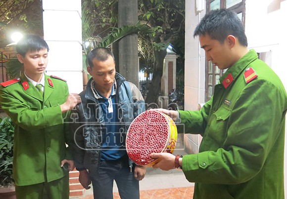 Cả trăm cân pháo “xuyên đêm” về Hà Nội ảnh 3