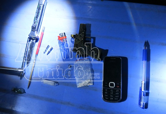 Đang cai nghiện heroin lại mua ma túy đá về sử dụng ảnh 2