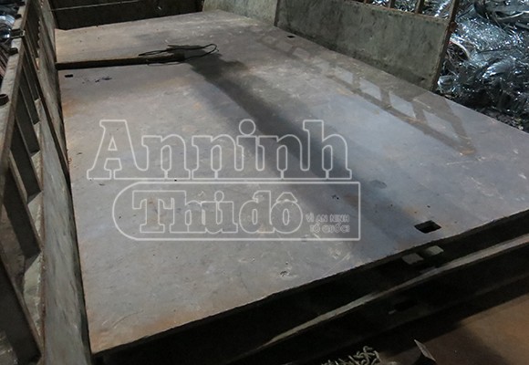 Nửa đêm ngang nhiên cẩu trộm tài sản công trình giao thông ảnh 1