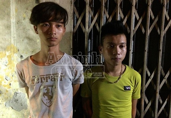 “141” bắt hai “teen” nam mặt non choẹt, mang theo ma túy ảnh 1