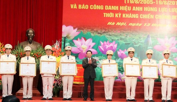 Công an Hà Nội: Đón nhận danh hiệu Anh hùng lực lượng vũ trang nhân dân ảnh 12