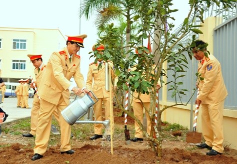 Cục CSGT phát động "Tết trồng cây xuân Đinh Dậu" ảnh 1
