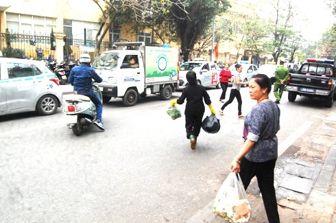 Quận Hoàn Kiếm, Hà Nội: Lấy lại vỉa hè cho người đi bộ ảnh 7