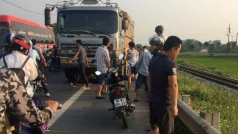 Tạm giữ lái xe tải đi ngược chiều đâm chết 2 người ở Bắc Giang ảnh 1