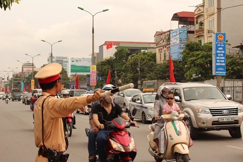 Rạch ròi trách nhiệm xử lý taxi "lập bến" trước cổng bệnh viện Bạch Mai ảnh 4