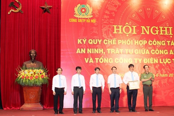 Công an thành phố và EVN Hà Nội ký kết quy chế phối hợp đảm bảo an ninh trật tự ảnh 5