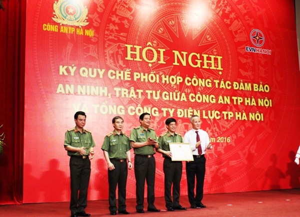 Công an thành phố và EVN Hà Nội ký kết quy chế phối hợp đảm bảo an ninh trật tự ảnh 3