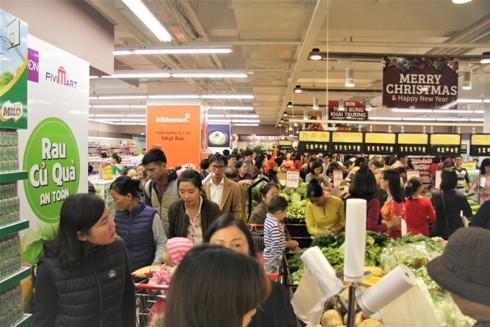 Ngày đầu tiên, Trung tâm đã thu hút đông người dân đến mua sắm