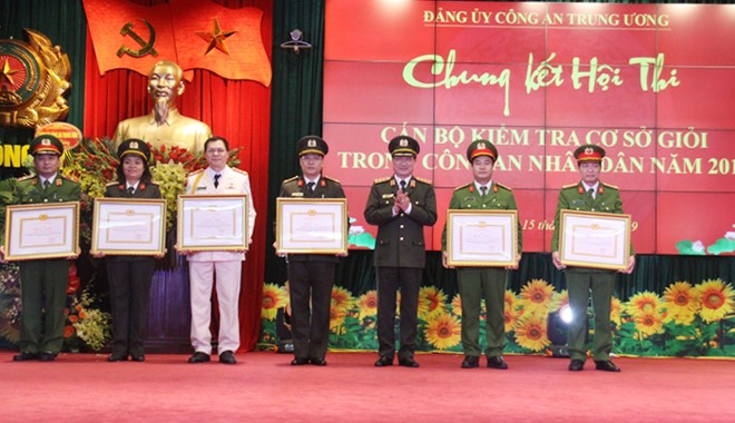 Đội tuyển Đảng bộ Công an Hà Nội đạt giải Ba hội thi "Cán bộ kiểm tra cơ sở giỏi trong CAND năm 2019" ảnh 1