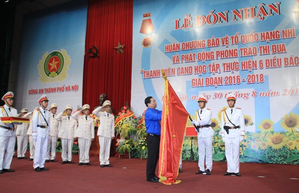 Đoàn TNCS Hồ Chí Minh CATP Hà Nội: Đón nhận Huân chương Bảo vệ Tổ quốc hạng Nhì ảnh 1