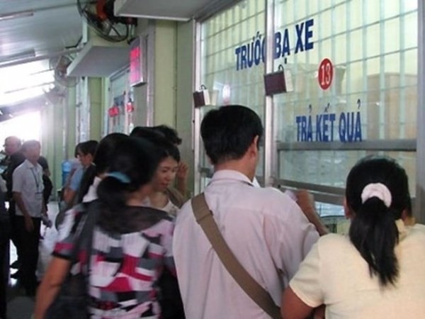Từ 16-3: Người dân Hà Nội, TP.HCM có thể ngồi nhà để nộp phí trước bạ ô tô, xe máy ảnh 1