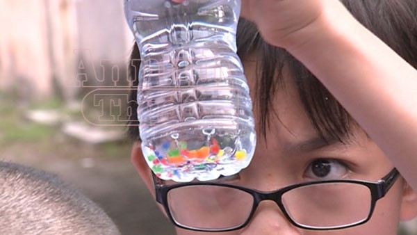 Hà Nội: Hạt nhựa nở độc hại ồ ạt tái xuất ở cổng trường học ảnh 4