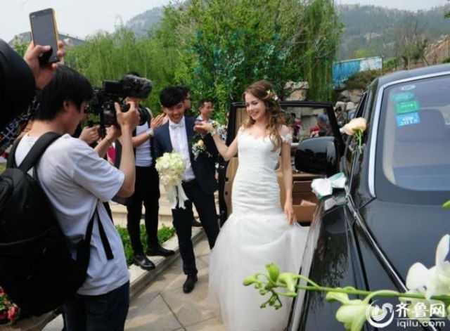 Choáng với dàn xe sang trong đám cưới ở Trung Quốc ảnh 1