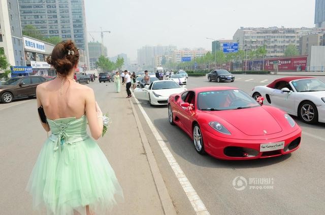 Choáng với dàn xe sang trong đám cưới ở Trung Quốc ảnh 2