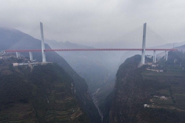 Trung Quốc khánh thành cây cầu cao ngang tòa nhà 200 tầng ảnh 1