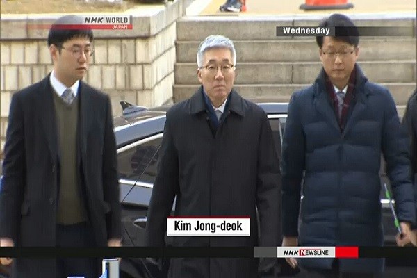 Cựu Bộ trưởng Văn hóa Hàn Quốc Kim Jong-deok (ảnh giữa)