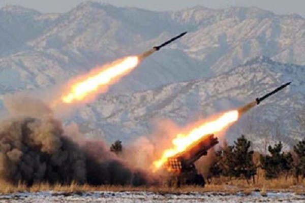 Triều Tiên bất ngờ phóng một loạt tên lửa ra biển ảnh 1
