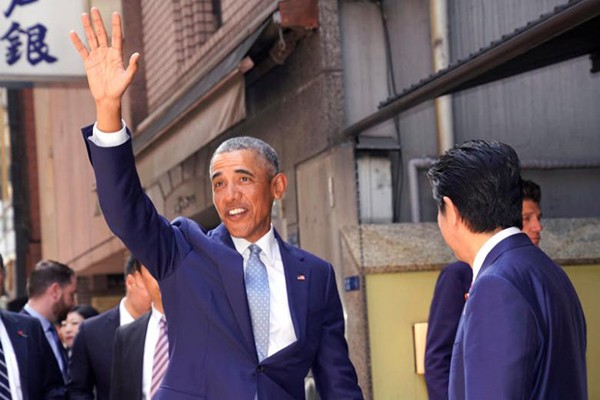 Thủ tướng Nhật Bản thưởng thức sushi với ông Obama ảnh 1