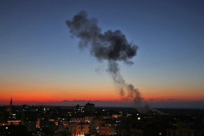 Chiến đấu cơ Israel dội tên lửa xuống Dải Gaza ảnh 1