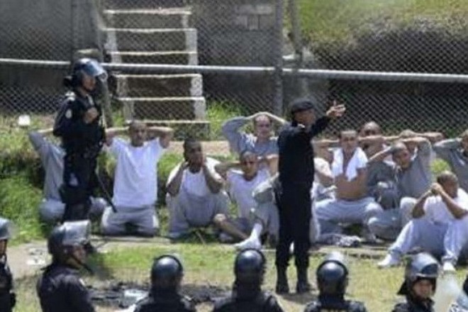 Đụng độ băng đảng trong nhà tù Brazil, nhiều tù nhân bị chặt đầu ảnh 1