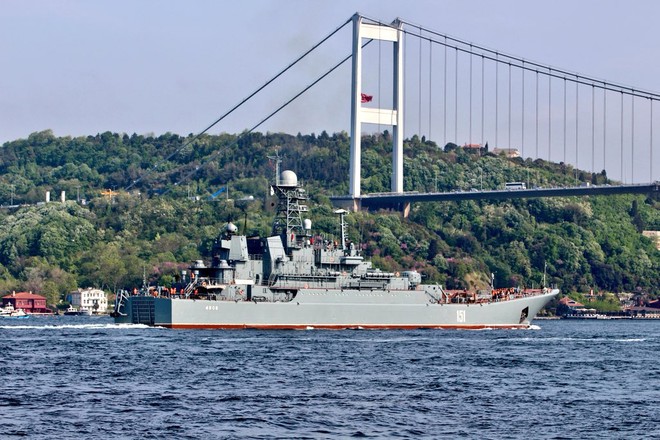 Tàu Nga chở xe tăng, xe bọc thép tới Syria, chuẩn bị cho trận đánh lớn? ảnh 1