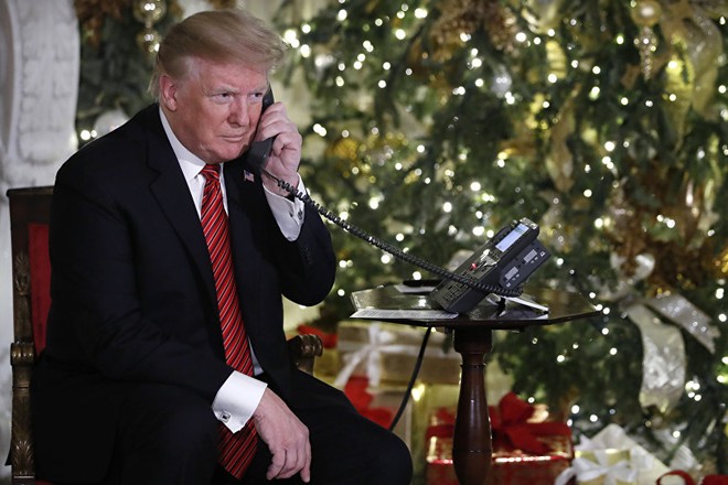 Tổng thống Trump phủ nhận việc sử dụng điện thoại di động cá nhân ảnh 1