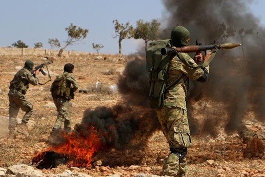 Phiến quân thân Thổ Nhĩ Kỳ nã đạn về phía quân đội chính phủ Syria