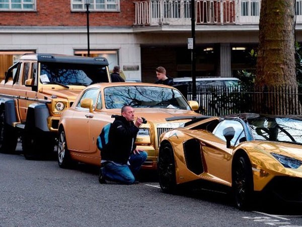 Dàn siêu xe mạ vàng gây xôn xao London ảnh 1