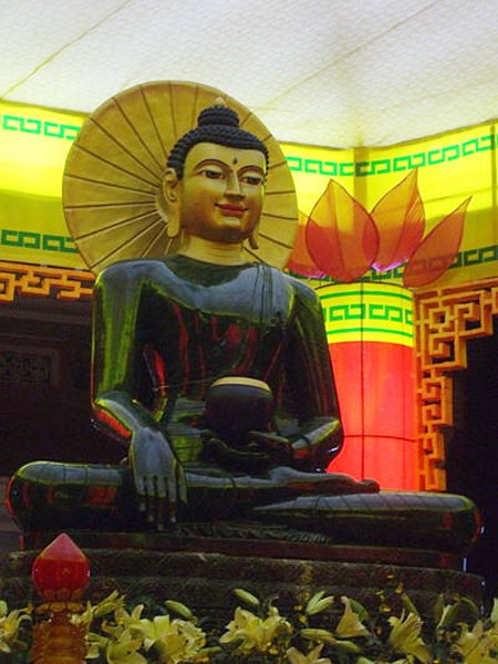 Tượng Phật ngọc hòa bình thế giới trở lại Việt Nam ảnh 1