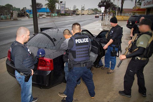 Mỹ bắt hàng trăm người nhập cư bất hợp pháp ảnh 1