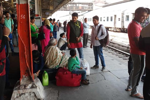 Những cuộc giải cứu trẻ em tại nhà ga đường sắt ở Ấn Độ ảnh 1