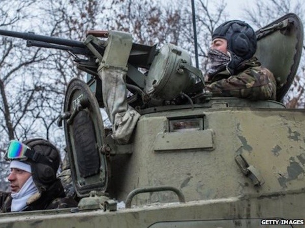 Ukraine: 2 phe xung đột cùng lảng tránh việc di rời vũ khí hạng nặng ảnh 1