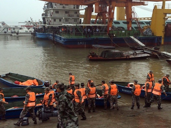 Mới cứu được 20/458 người vụ chìm tàu chở khách trên sông Dương Tử ảnh 2