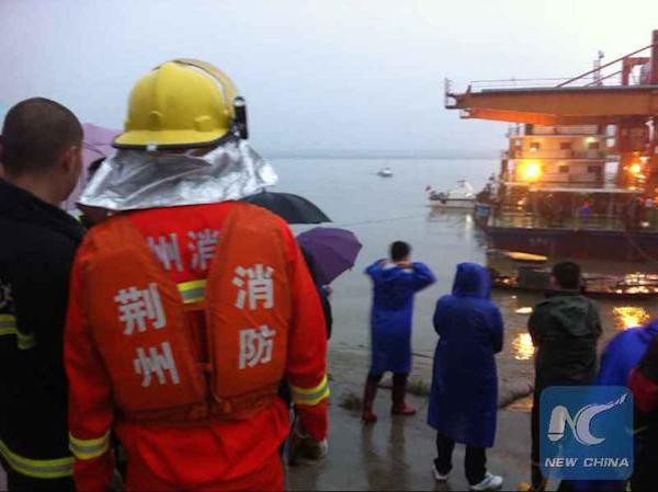 Mới cứu được 20/458 người vụ chìm tàu chở khách trên sông Dương Tử ảnh 1