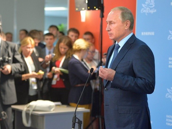 Tổng thống Putin vẫn tự tin trước tình hình giá dầu sụt giảm ảnh 1