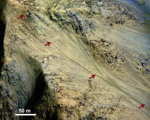 NASA tuyên bố có nước ở dạng lỏng chảy trên sao Hoả ảnh 2