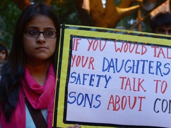 Ấn Độ: Bắt 2 nghi phạm hiếp dâm bé gái 4 tuổi ảnh 1