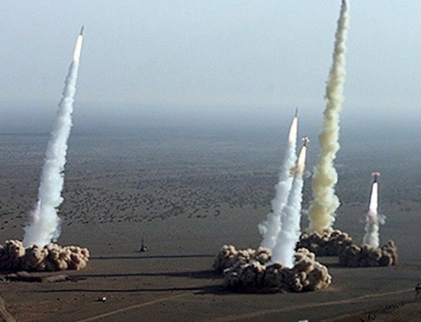 Iran thử một loạt tên lửa để thể hiện sức mạnh răn đe ảnh 1