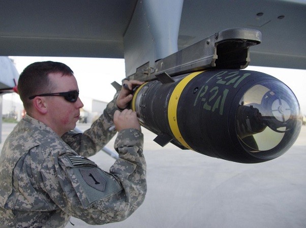 Mỹ đắt hàng tên lửa và đạn dược cho các điểm nóng trên thế giới ảnh 1