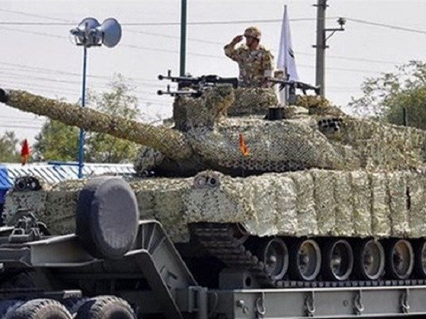 Iran ra mắt xe tăng chiến đấu chủ lực mới giống với T-90 Nga ảnh 1