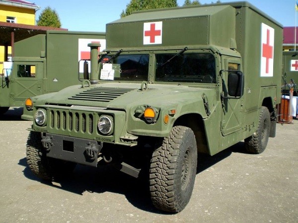 Mỹ bàn giao 40 xe Humvee cứu thương cho Ukraine ảnh 1
