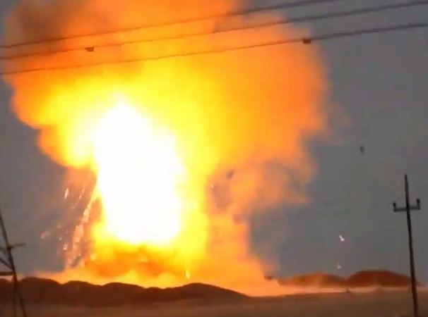 IS dùng tên lửa Nga sản xuất bắn nổ tung xe tăng M1 Abrams của Iraq ảnh 1