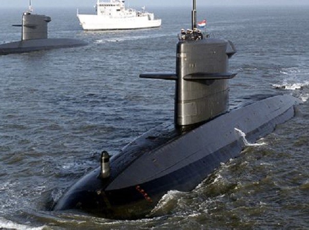Nga "bắt quả tang" tàu ngầm Hà Lan theo dõi tàu sân bay Kuznetsov ảnh 1