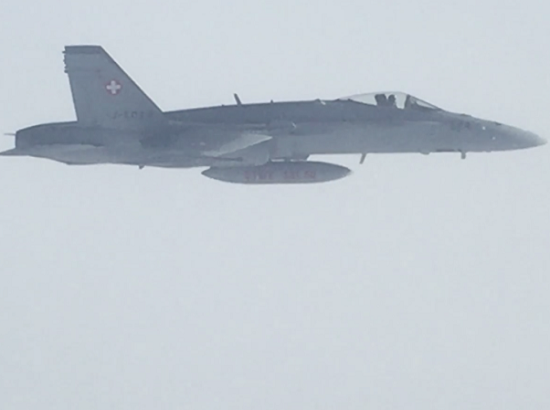 Chiến đấu cơ Thụy Sĩ chặn máy bay đoàn Tổng thống Putin ảnh 1