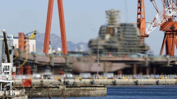 Trung Quốc chỉ trích vì báo Nhật Bản đăng ảnh tàu sân bay tối mật ảnh 1