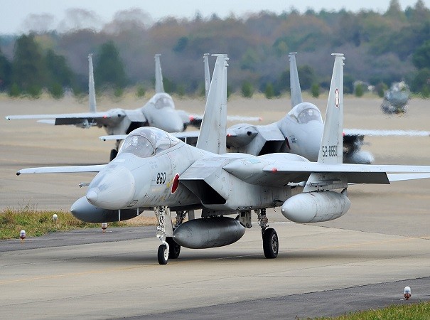 Tiêm kích F-15 Nhật Bản rơi bánh khi chuẩn bị cất cánh ảnh 1