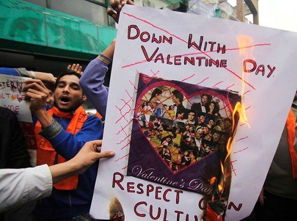 Tòa án Pakistan cấm tổ chức Valentine trên phạm vi toàn quốc ảnh 1