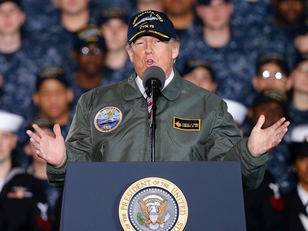 Ông Trump muốn hải quân Mỹ dùng công nghệ cũ trên tàu sân bay ảnh 1